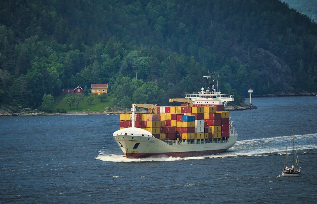 assurez vos marchandises avec notre assurance cargo. protégez vos envois contre les risques de perte ou de dommage pendant le transport, tout en bénéficiant d'une couverture complète et d'une tranquillité d'esprit.