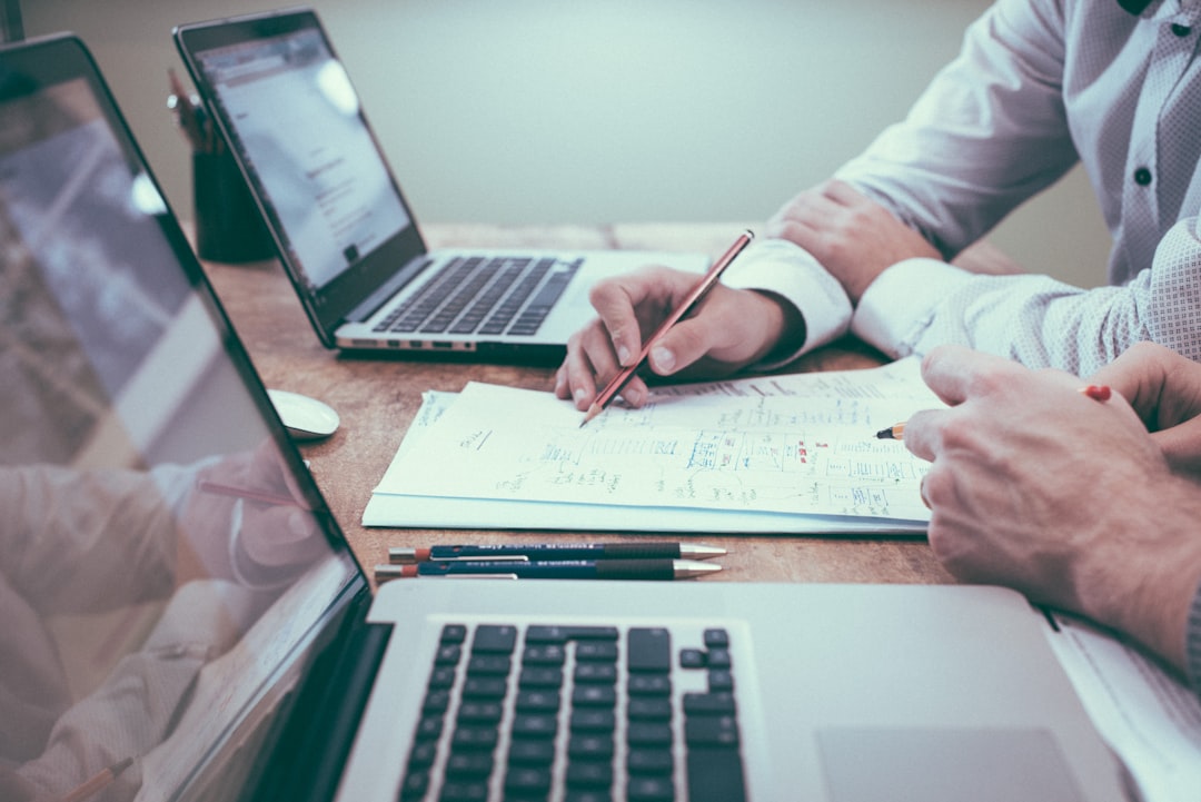 découvrez l'importance de l'assurance cargo pour protéger vos marchandises lors de leurs déplacements. protégez vos investissements contre les risques de perte ou de dommage et assurez-vous une tranquillité d'esprit lors de l'expédition de vos produits.