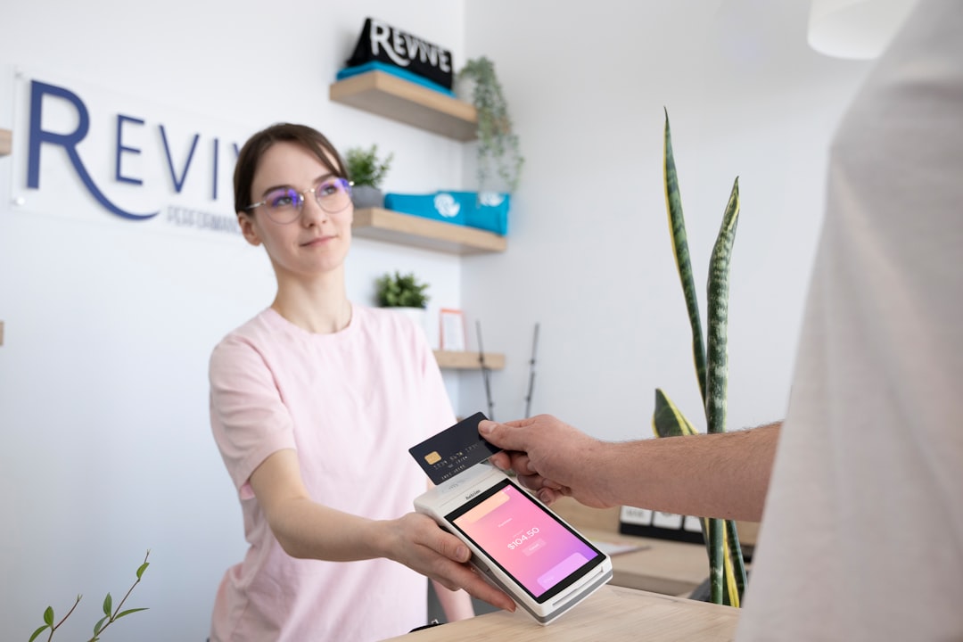 améliorez votre relation client avec des stratégies efficaces pour optimiser l'expérience client. découvrez comment comprendre et anticiper les besoins de vos clients pour les fidéliser et accroître votre succès commercial.