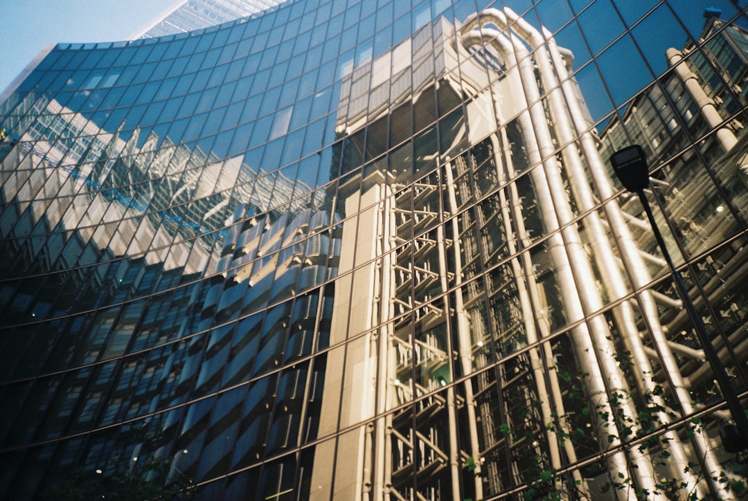 découvrez notre outil de comparaison d'assurances pour trouver la meilleure couverture adaptée à vos besoins. comparez les offres des principaux assureurs en quelques clics et économisez sur vos primes d'assurance.