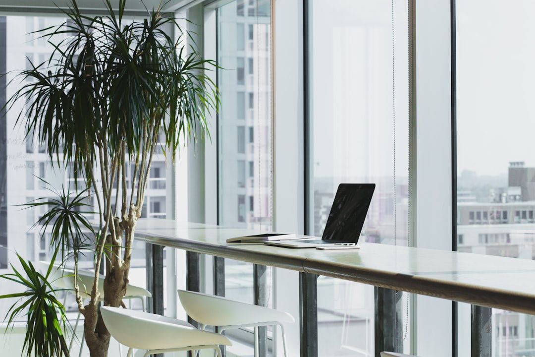 découvrez l'assurance dédiée aux micro-entrepreneurs. protégez votre activité avec des solutions adaptées à vos besoins spécifiques, garantissant sécurité et tranquillité d'esprit pour votre petite entreprise.