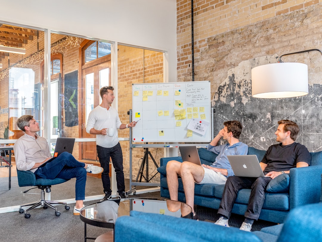 découvrez nos solutions d'assurance professionnelle en ligne, adaptées à vos besoins. protégez votre activité avec une couverture complète et un service rapide et efficace, le tout à portée de clic.